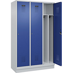 Schwarz-Weiß-Spind Evolo PLUS, schmal, 3 Abteile, Trennwand verkürzt, lichtgrau / enzianblau, B 1200 mm, mit Bodensockel, Zylinderschloss.